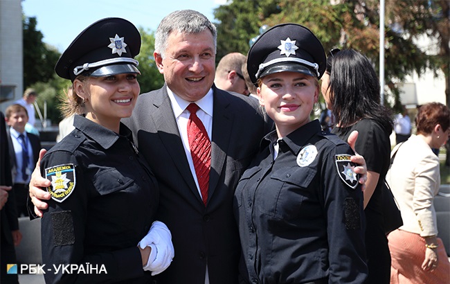 &quot;Стальная дисциплина&quot;: фоторепортаж с первого выпуска Академии патрульной полиции в Киеве